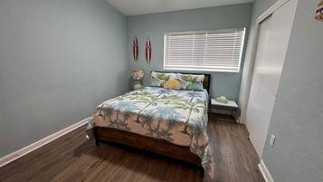 1 bedroom, iron/ironing board, internet, bed sheets