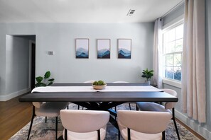 Dining - Best Location!Chef's Kitchen, 2 lux bedrooms, 2baths, 3 dedicated workspaces (Charlotte)