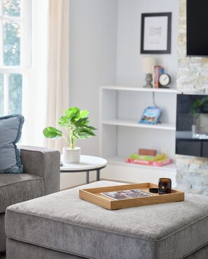 Smart TV - Best Location!Chef's Kitchen, 2 lux bedrooms, 2baths, 3 dedicated workspaces (Charlotte)