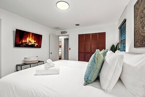 3 bedrooms, WiFi, bed sheets - Private Luxury Retreat in Delray Beach – Spacious 3BR Coastal Haven (Delray Beach)