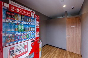 Vending machine - HOTEL R9 The Yard Uozu (Uozu)