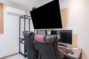Signature Twin Room, 2 Queen Beds | Desk, laptop workspace, soundproofing, free WiFi - JM HOTEL (Suwon)