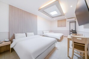 Standard Twin Room | Desk, laptop workspace, free WiFi, bed sheets - JM HOTEL (Suwon)