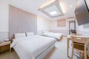 Standard Twin Room | Desk, laptop workspace, free WiFi, bed sheets - JM HOTEL (Suwon)
