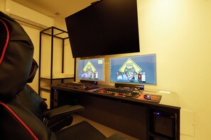 Signature Twin Room, 2 Queen Beds | Desk, laptop workspace, free WiFi, bed sheets - JM HOTEL (Suwon)