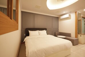 Standard Double Room, City View | Desk, laptop workspace, free WiFi - JM HOTEL (Suwon)