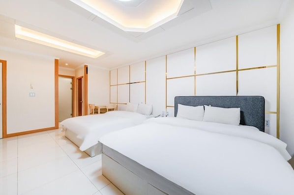 Signature Twin Room, 2 Queen Beds | Desk, laptop workspace, free WiFi, bed sheets - JM HOTEL (Suwon)