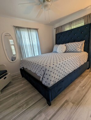 3 bedrooms, iron/ironing board, WiFi, bed sheets