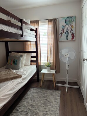 3 Schlafzimmer, Bügeleisen/Bügelbrett, WLAN, Bettwäsche