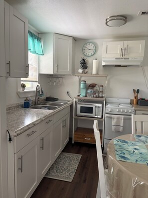 Coffee/tea maker, fridge, microwave, oven