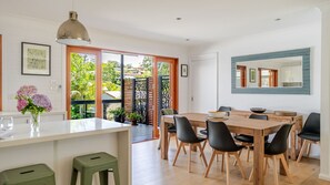 Dining - Sun and the Sea - Swim Spa & Beach location! (Mollymook Beach)