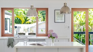 Interior - Sun and the Sea - Swim Spa & Beach location! (Mollymook Beach)