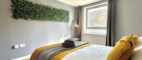 2 soverom, strykejern/-brett, internettilgang og sengetøy