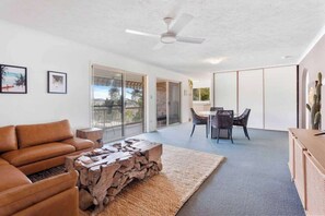 Living area - Burleigh Heads 2BR Apartment Walk to Beach, Free Parking, WiFi (Burleigh Heads)