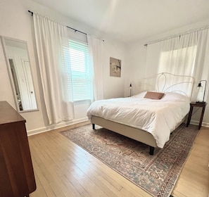 2 dormitorios, tabla de planchar con plancha, wifi gratis y ropa de cama