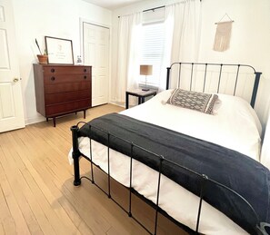 2 chambres, fer et planche à repasser, Wi-Fi gratuit, draps fournis