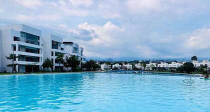 Escape to Cocoyoc modern house with lake and pool near Oaxtepec and Tlayacapan.