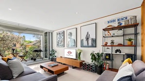 Living area - Drews Bondi Beach Pad - Music Inspired (Bondi Beach)