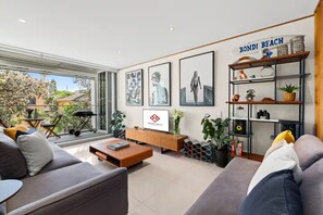 Living area - Drews Bondi Beach Pad - Music Inspired (Bondi Beach)