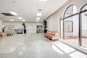 Lobby - Cottonwood Suites Savannah Hotel & Conference Center (Pooler)