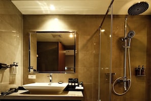 Bathroom - Wyndham Garden Manila Bay (Parañaque)