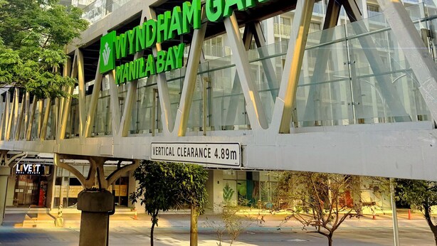 A modern building with a sign reading 'WYNDHAM GARDEN MANILA BAY' and a vertical clearance sign of 4.89m. - Wyndham Garden Manila Bay (Parañaque)