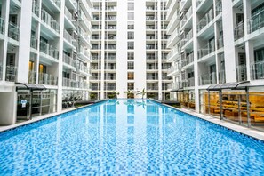 Outdoor pool - Wyndham Garden Manila Bay (Parañaque)