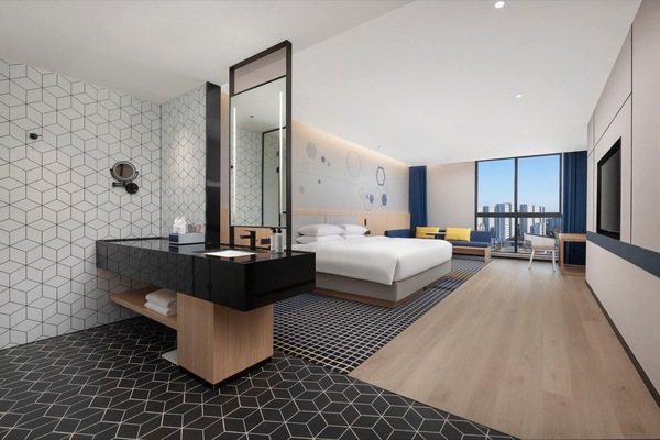 Business Room, 1 King Bed, Non Smoking (Holleywood)