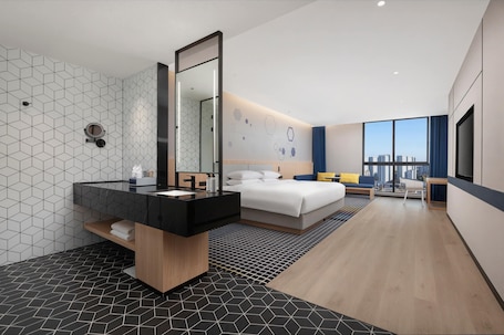 Business Room, 1 King Bed, Non Smoking (Holleywood). Microtel By Wyndham Taicang Shaxi