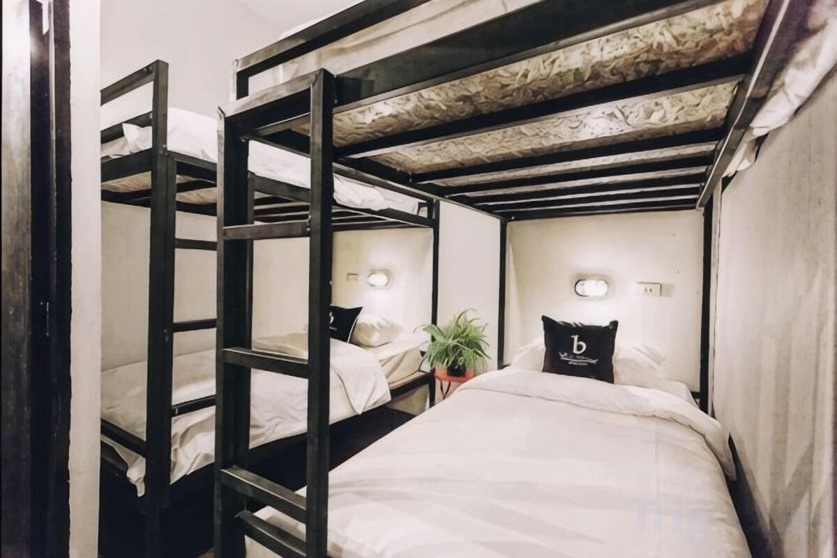 In-room safe, WiFi (free)