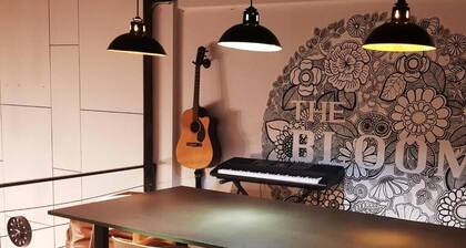 BLOOMZ HOSTEL
