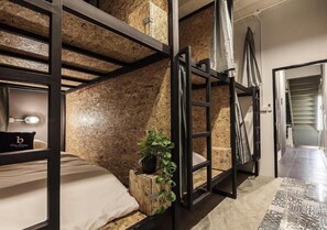8 People in Bunk Bed Dormitory - Female Only | Safe på rommet og wi-fi (inkludert)
