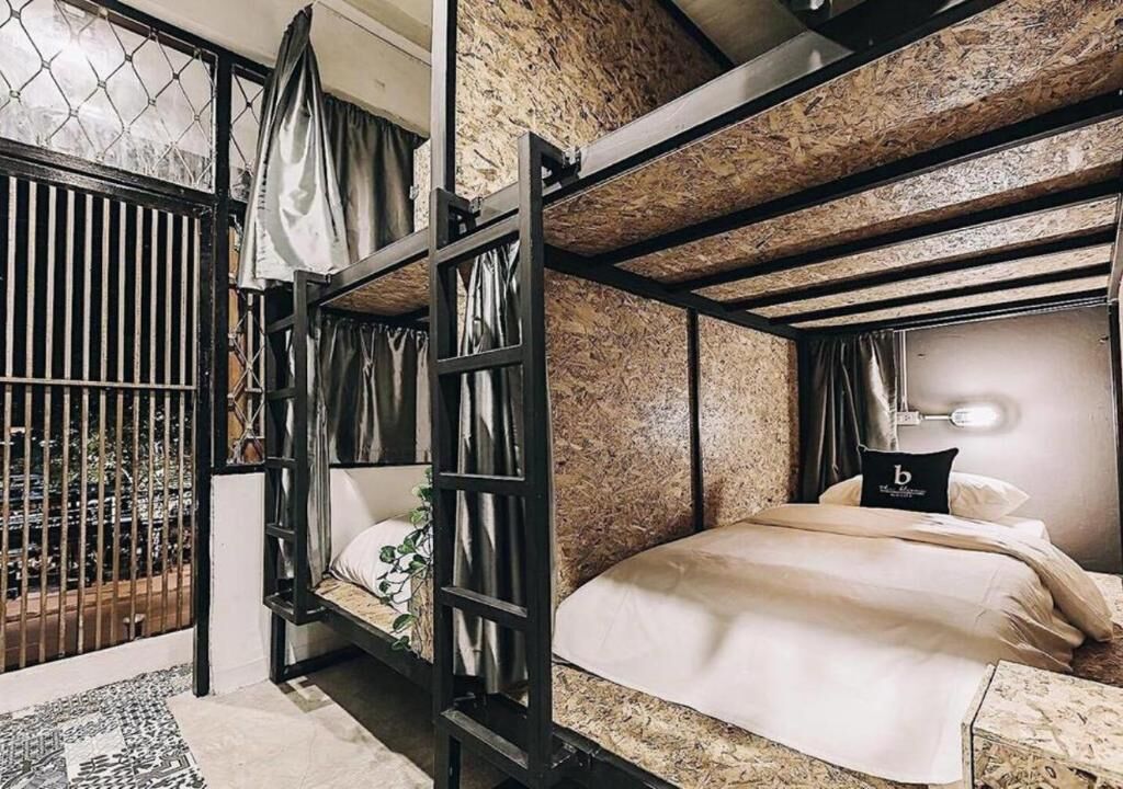 6 Bed Mixed Dormitory