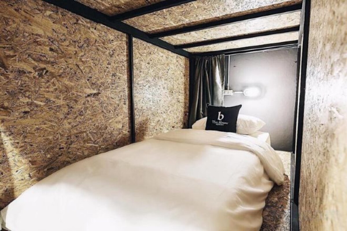 In-room safe, WiFi (free)
