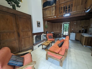 Télévision, cheminée