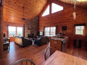 TV, fireplace - Tranquility and sunrise mountain views. Mins to town! (Ellijay)