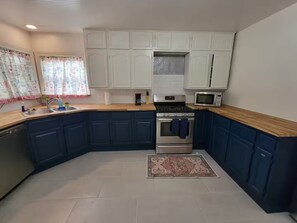 Private kitchen - Entire home in Houston, Texas The Houston Hub- Centrally located! (Houston)