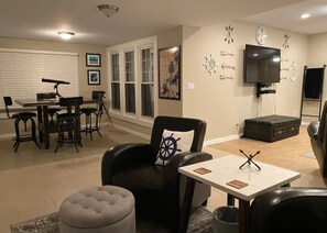 Interior - Pistakee Lake-Front Retreat (Fox Lake)