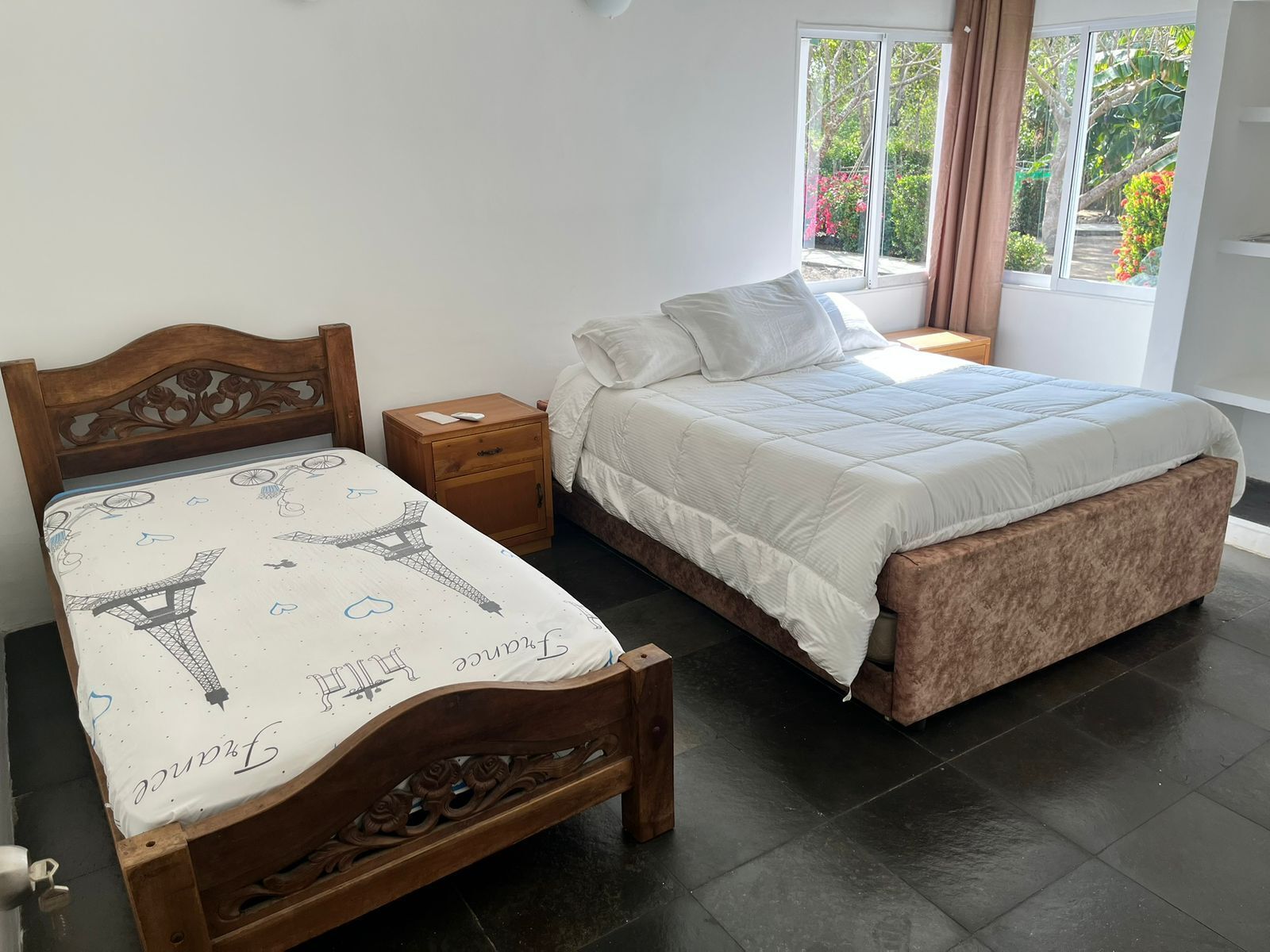 Fer et planche à repasser, Wi-Fi, draps fournis