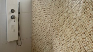 A shower with a handheld showerhead, a window, and a tiled wall. - Villa near Cartagena and its beaches, perfect to relax with privacy. (Cartagena)