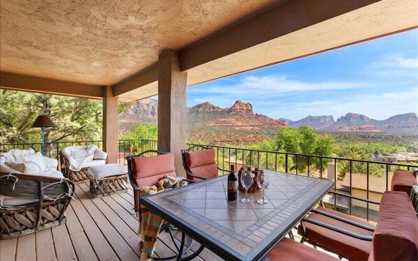 Outdoor dining - Amazing Views - The Vista Villa @ The Matterhorn Inn (Sedona)