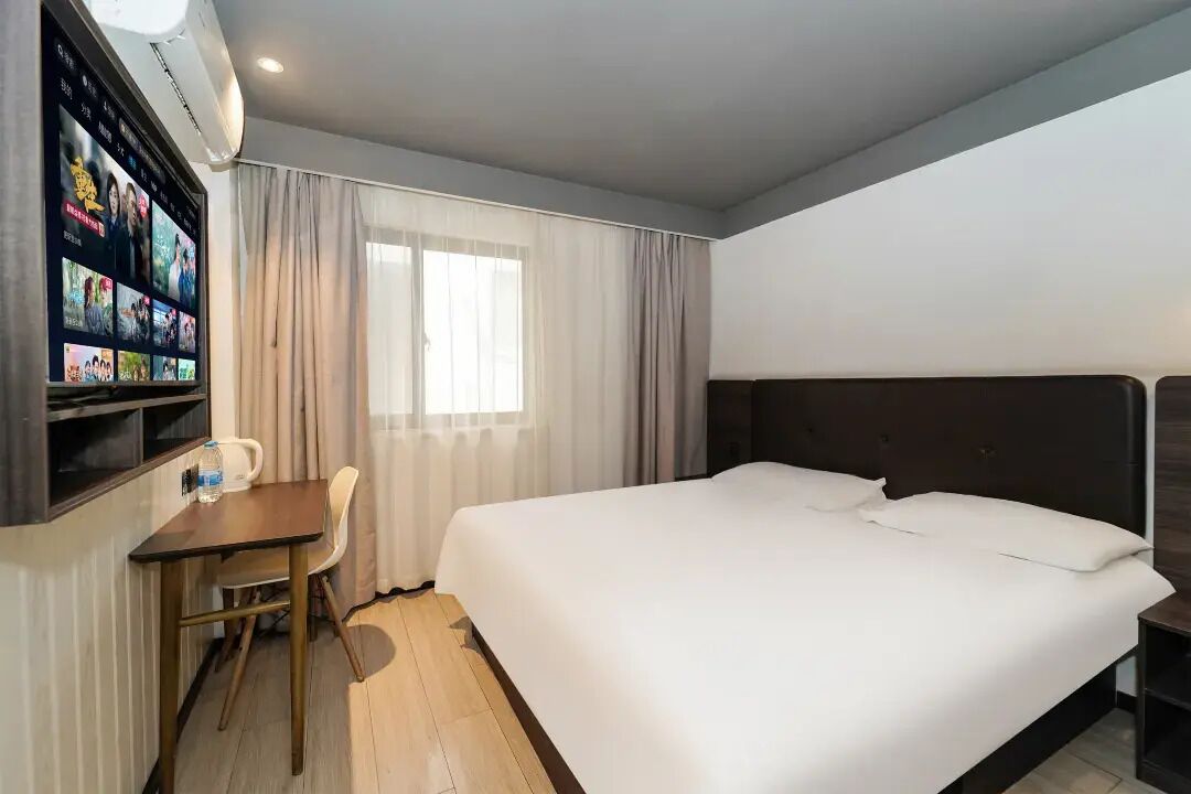 Quarto casal superior | Wi-Fi de cortesia, roupa de cama