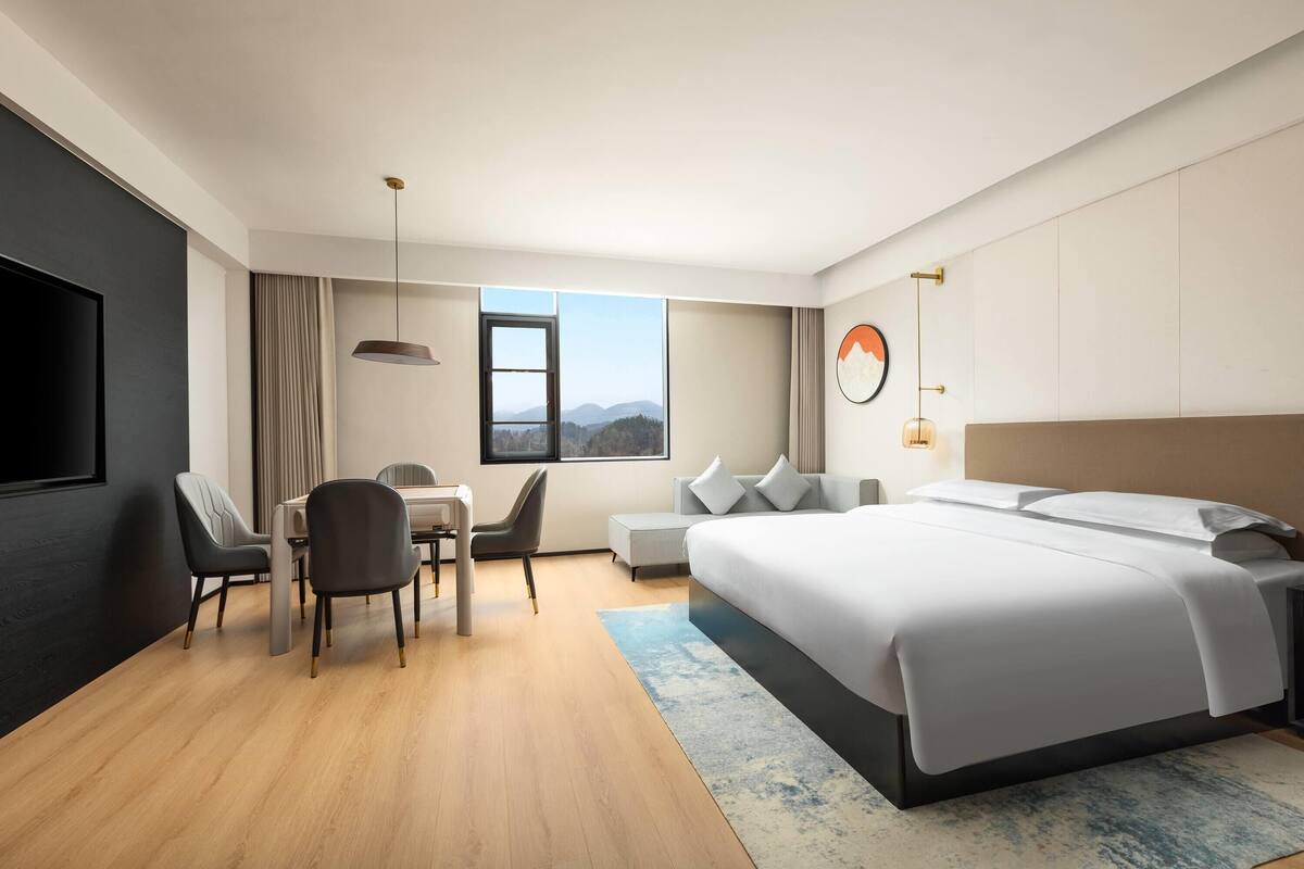Superior Room, 1 King Bed, Non Smoking (Executive)