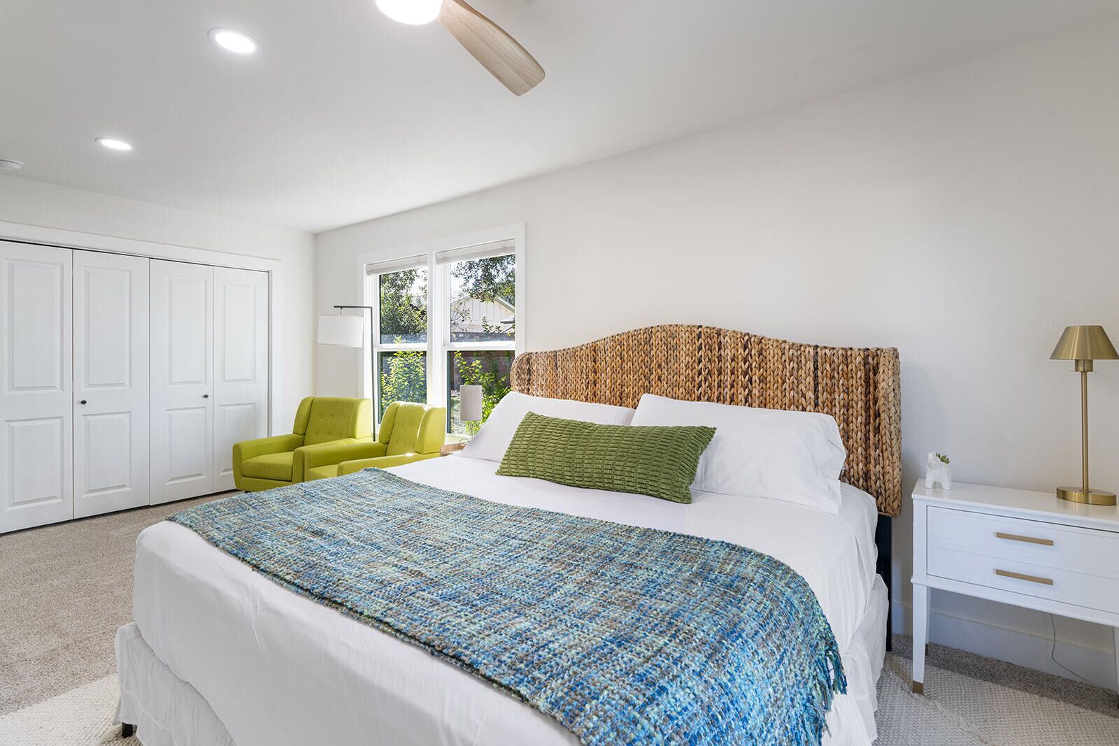 4 makuuhuonetta, työpöytä, silitysrauta/-lauta, ilmainen Wi-Fi