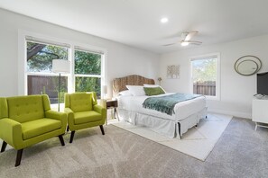 Room - Close to Downtown | Austin Hillston Retreat (Austin)