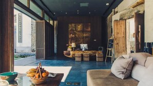 Unclassified image, 5 of 98, button - Tsingpu Tulou Retreat (Zhangzhou)