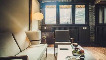 Free minibar, in-room safe, desk, blackout curtains