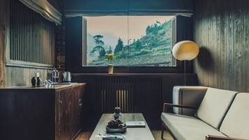 Chambre Double Romantique, vue colline | Articles gratuits dans le mini-bar, coffres-forts dans les chambres