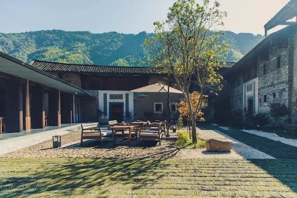 Courtyard - Tsingpu Tulou Retreat (Zhangzhou City)