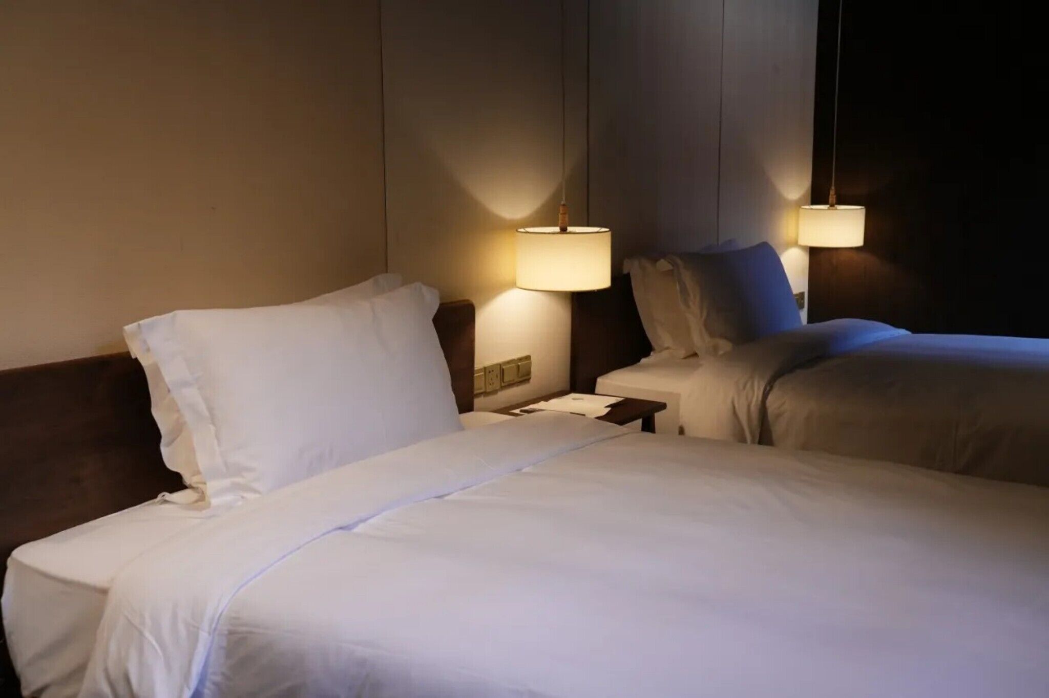 Signature Twin Room, Courtyard View | Free minibar, in-room safe, desk, blackout curtains